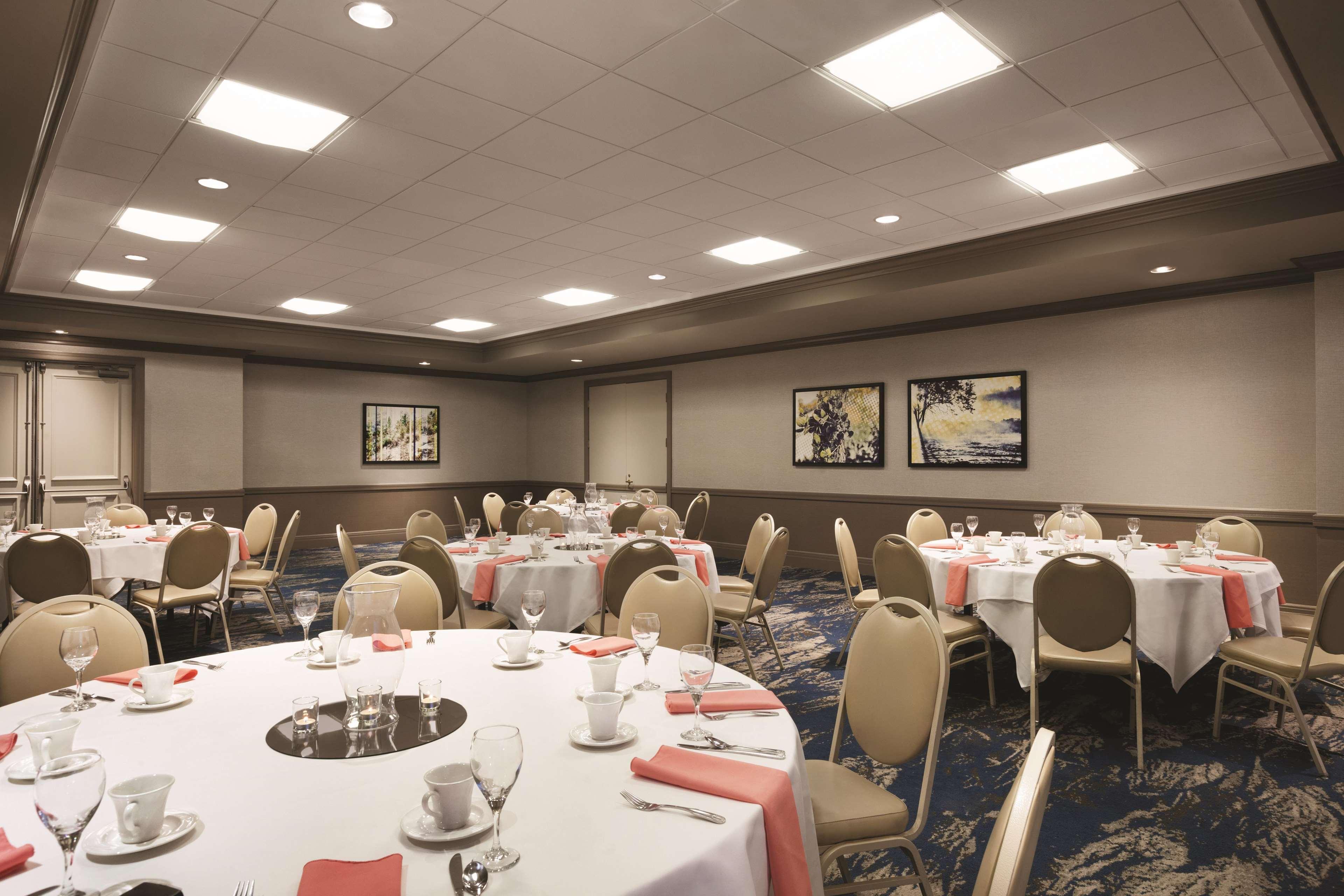 Embassy By Hilton - North Orange County Hotel 3*