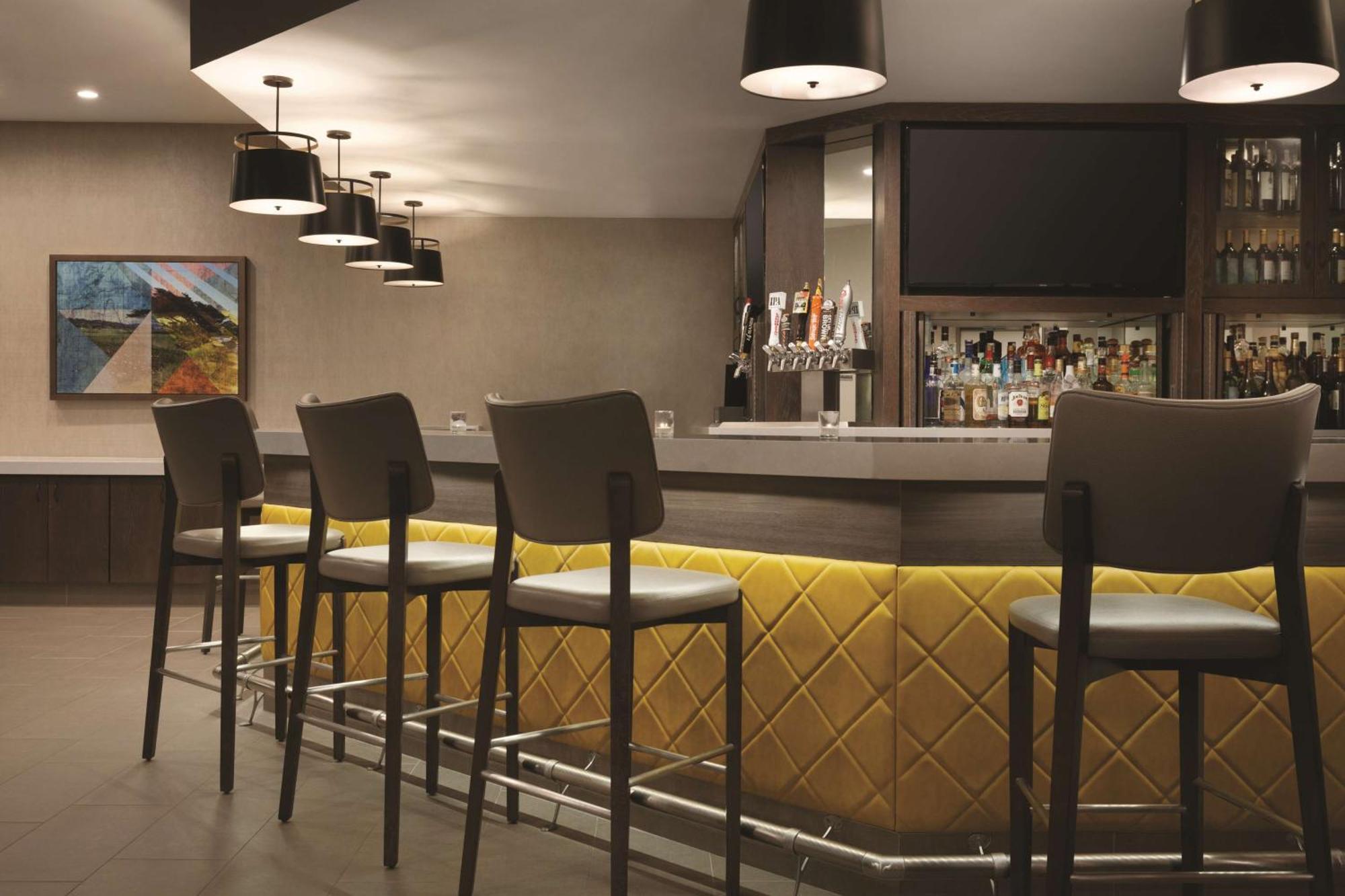 Embassy By Hilton - North Orange County Hotel 3*