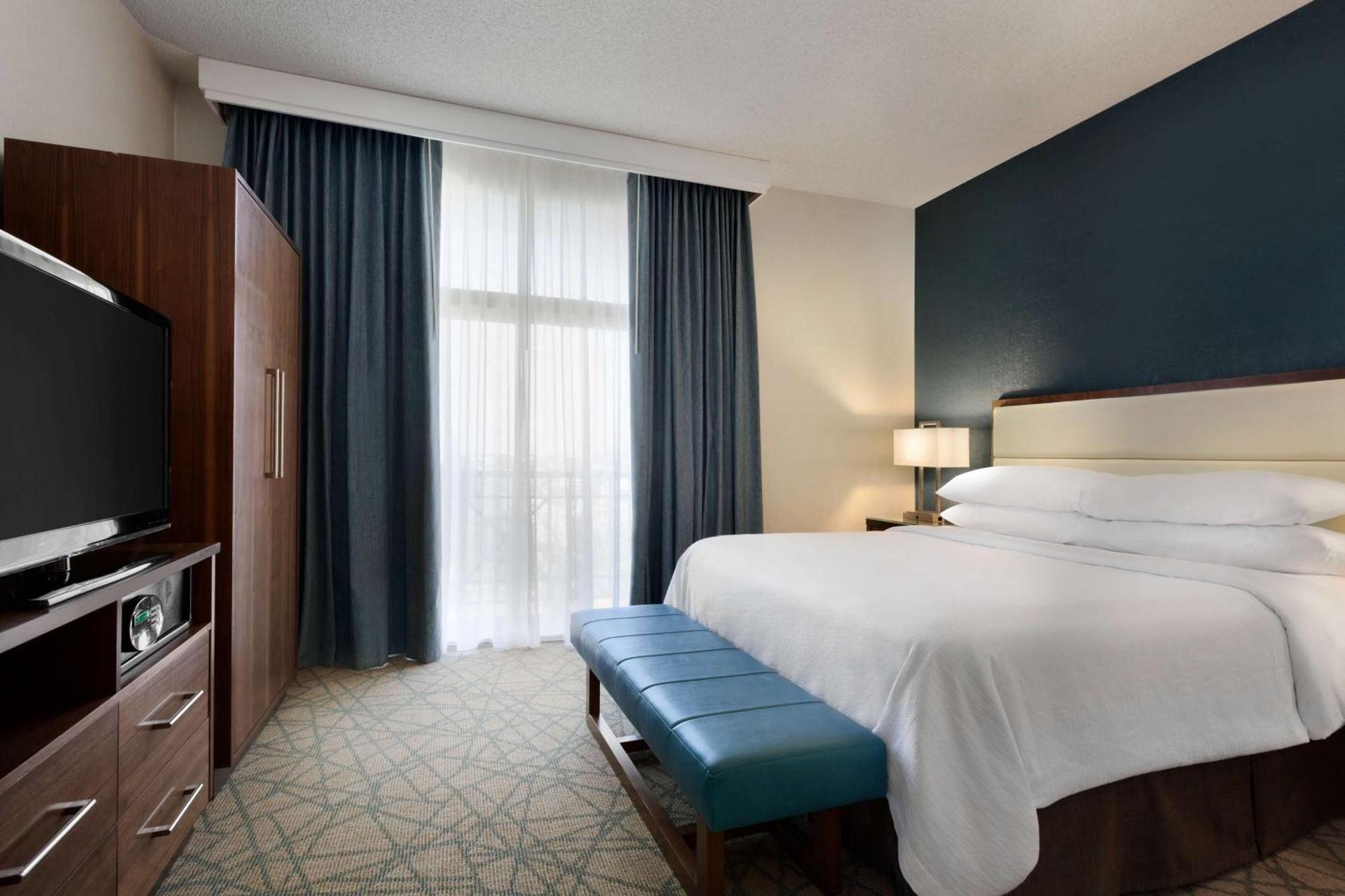 Hotel Embassy By Hilton - North Orange County 3*