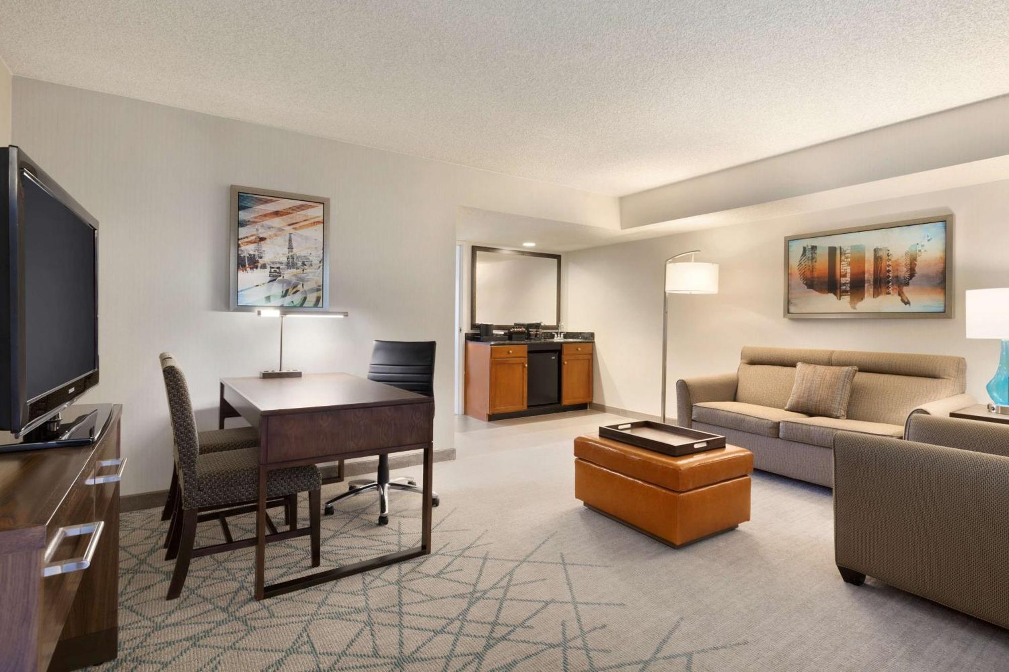 Embassy By Hilton - North Orange County Hotel 3*
