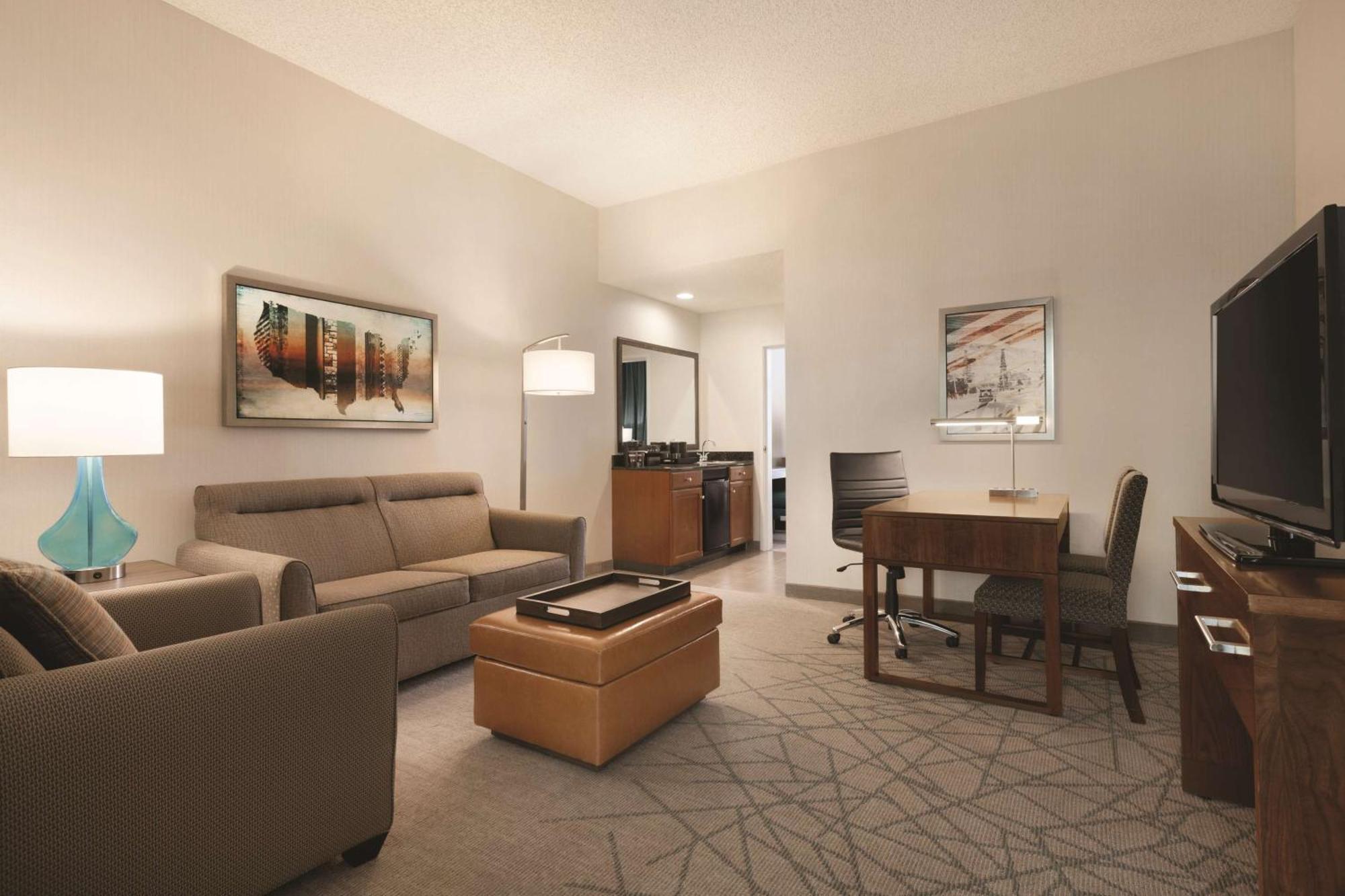 Embassy By Hilton - North Orange County Hotel
