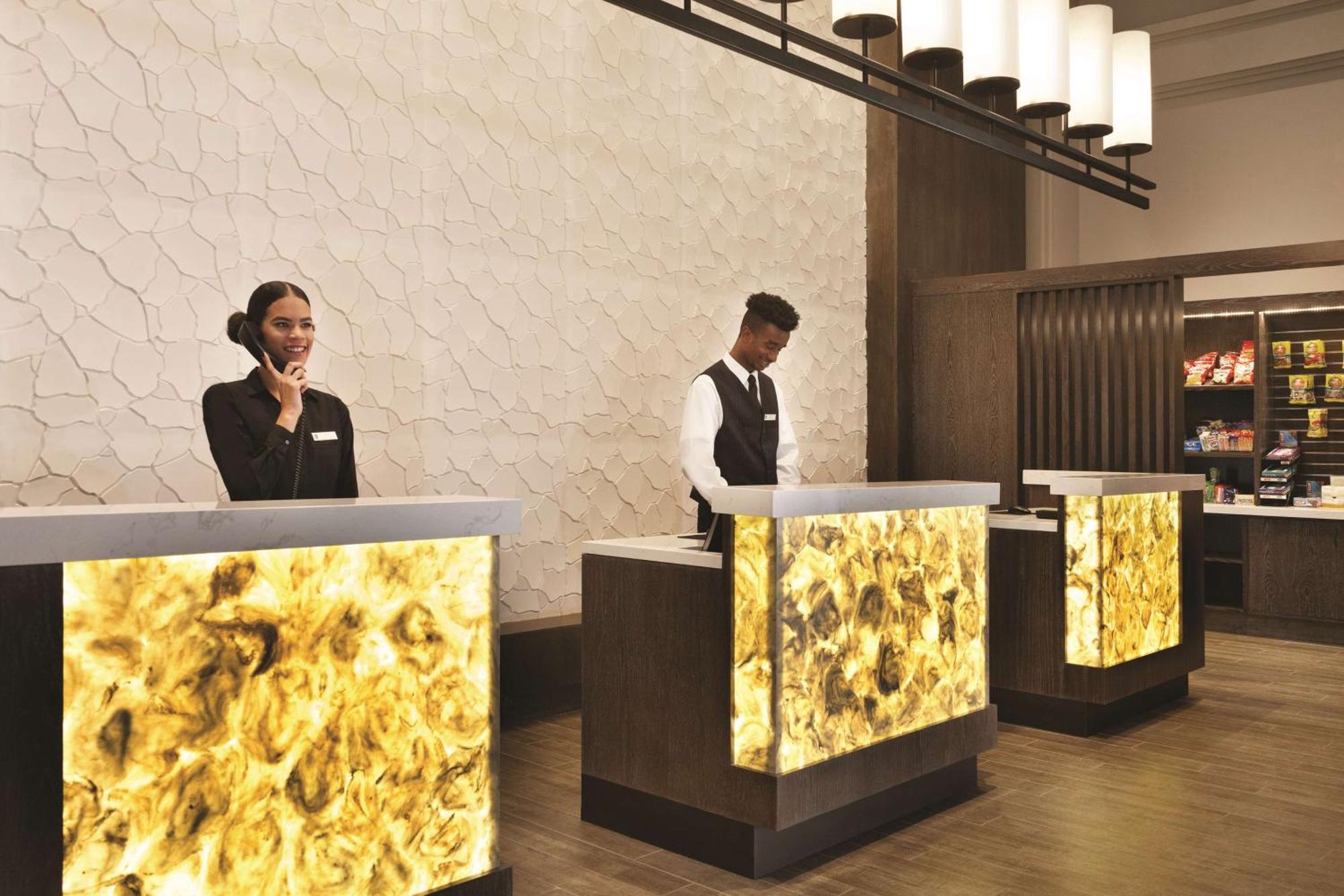 Hotel Embassy By Hilton - North Orange County 3*