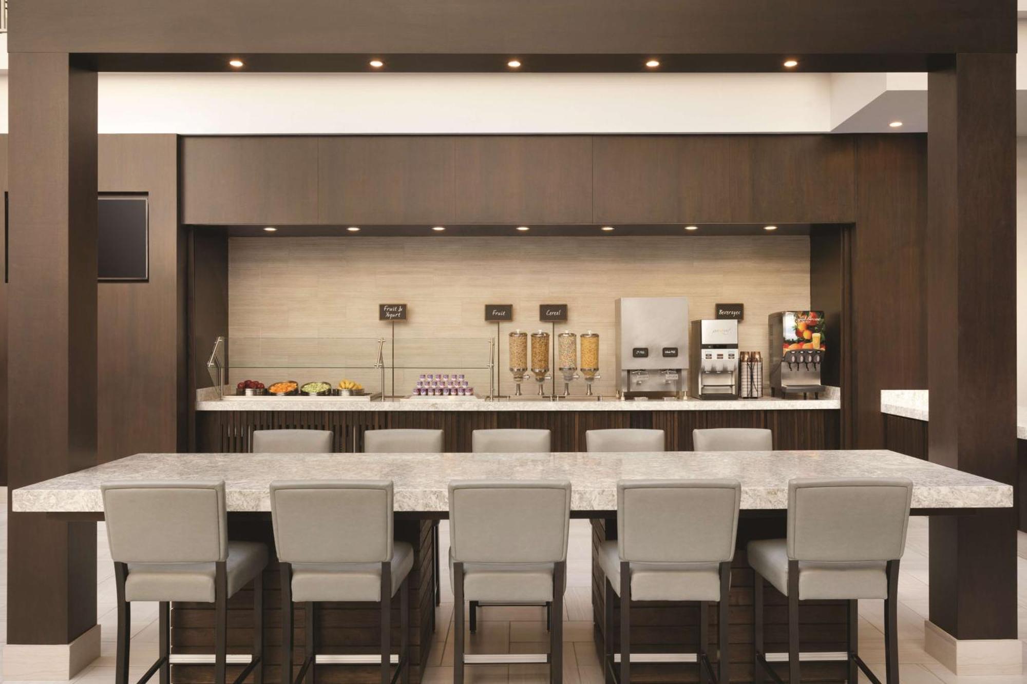 Hotel Embassy By Hilton - North Orange County Brea
